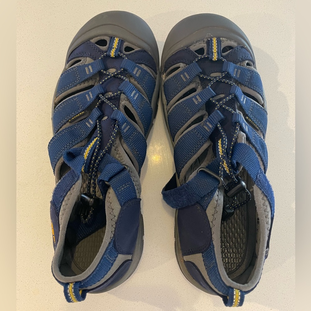 Keens Mens size 7, Navy blue